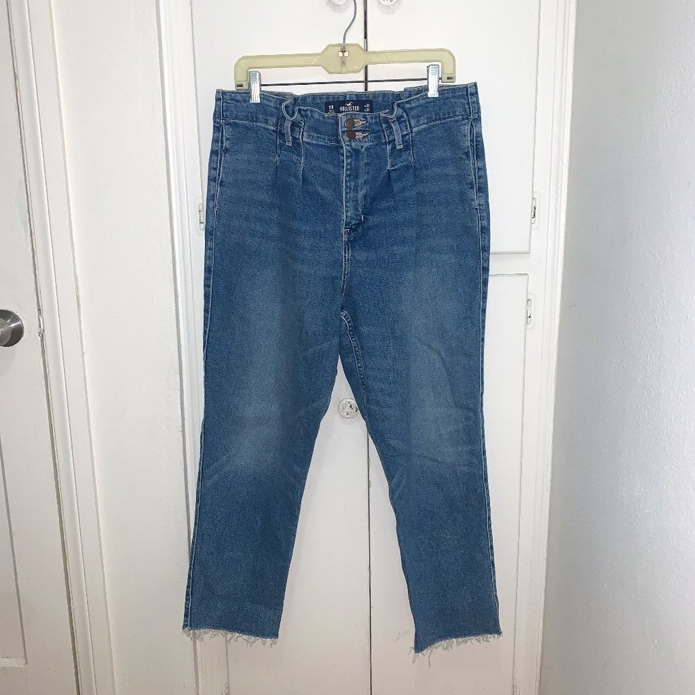 Hollister Curvy Ultra High-Rise Mom Jean